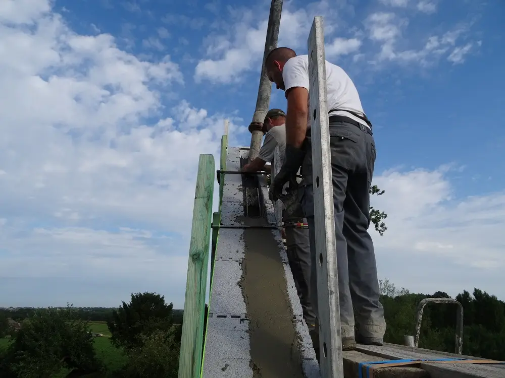 Et voilà, coulage des pointes en pleine action