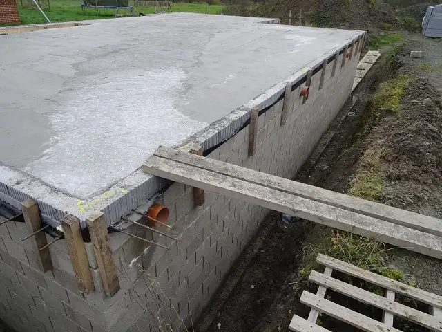 Bloc coffrant sur le pourtour de la dalle pour éviter tout pont thermique