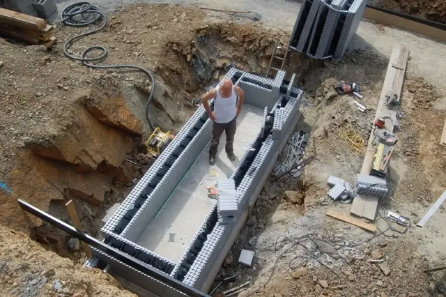 Le tout début du chantier. Bientôt je pourrai plonger ici !