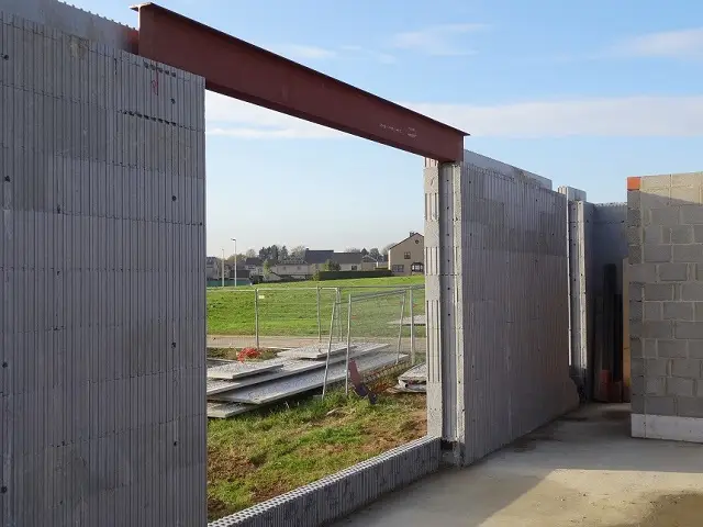 Belle vue de notre future porte fenêtre ! Nous sommes impatients de poursuivre la construction.