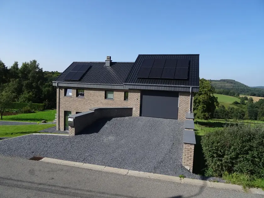 De fotovoltaïsche panelen zijn geïnstalleerd. Nog een stap naar autonomie!