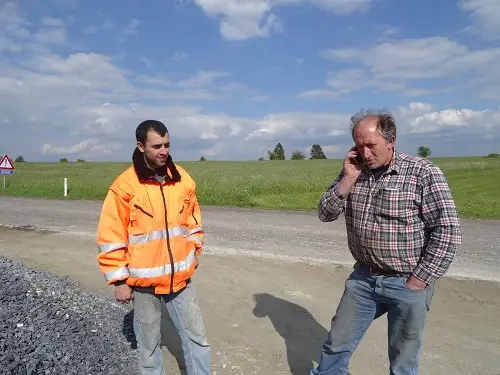 Nous voilà sur mon chantier, accompagné de mon beau-père, dans une magnifique vallée de la province du Luxembourg