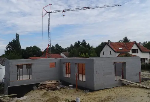 Murs extérieurs des caves et du rez terminés !