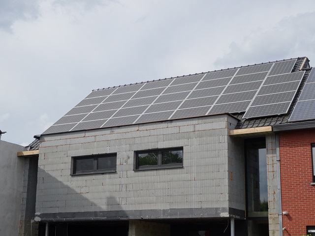Afin de réduire le coût énergétique de nos maisons, nous avons choisi de placer des panneaux photovoltaïques