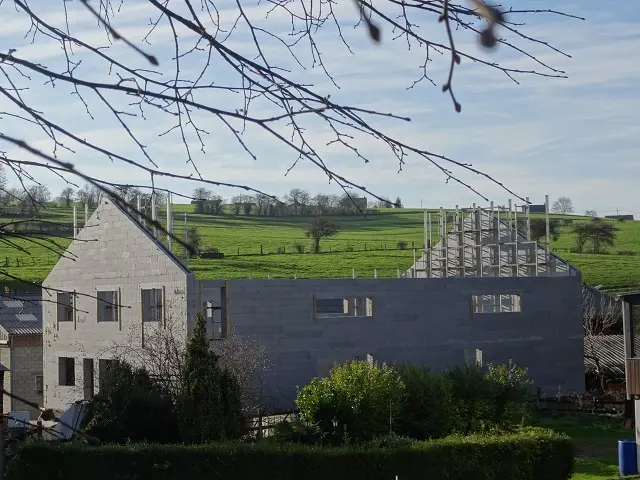 Voici le bâtiment fini en gros-œuvre ouvert