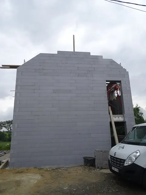 Et hop! En un rien de temps, les deux niveaux sont montés, il ne reste déjà plus que les pointes !