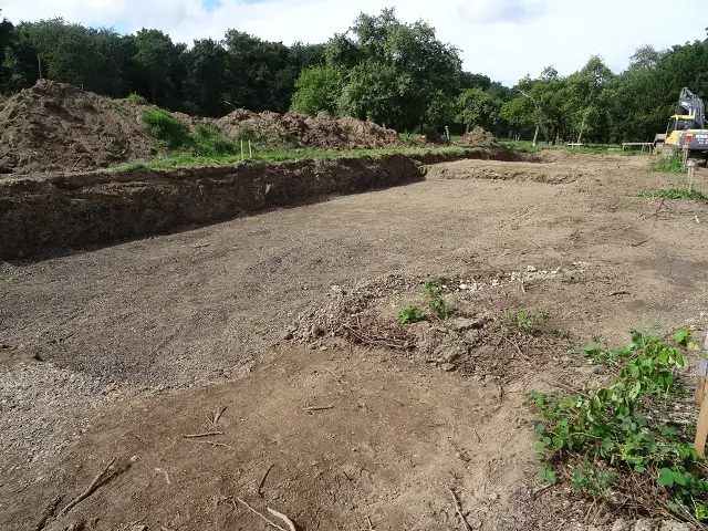 Le terrassement terminé, les choses sérieuses vont commencer !