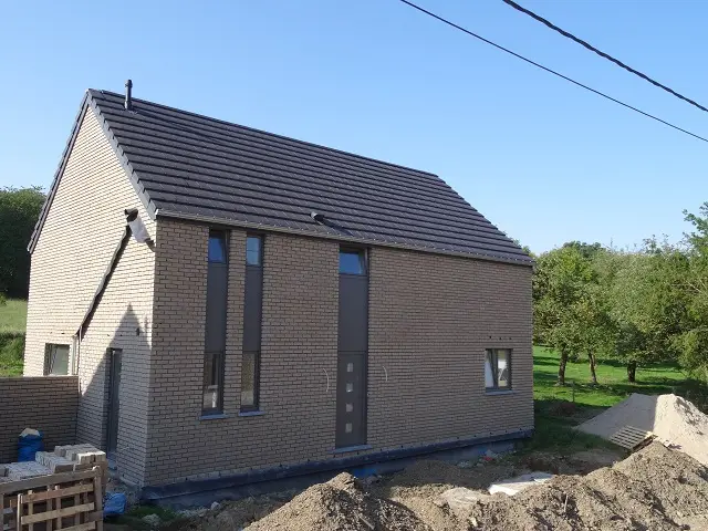 Vue avant d’une maison type de 4 façades