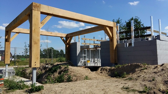 Voici la magnifique structure en bois de notre futur carport