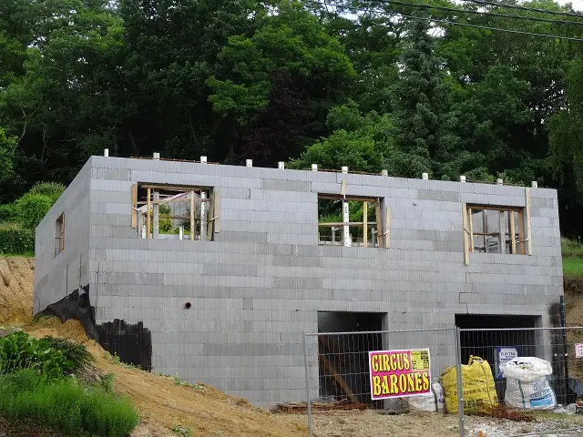 La façade avant prend forme, quel plaisir !