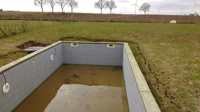 … et la réservation de l’espace nécessaire au placement des skimmers et des spots avant le coulage...