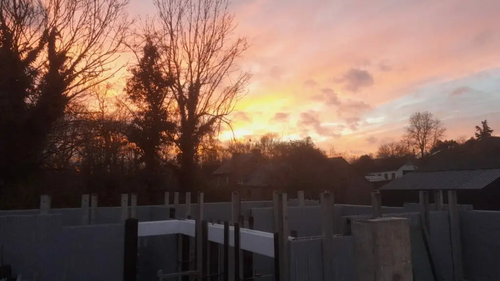 Après une chouette journée sur mon chantier, je profite d’un beau couché de soleil.