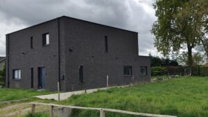 En het eindresultaat, enorm veel leefruimte, een super comfort dankzij de topisolatie, een droom gewoon 😊 Trots dat we ons huis als zelfbouwers gebouwd hebben. Vloer, dak en muur !