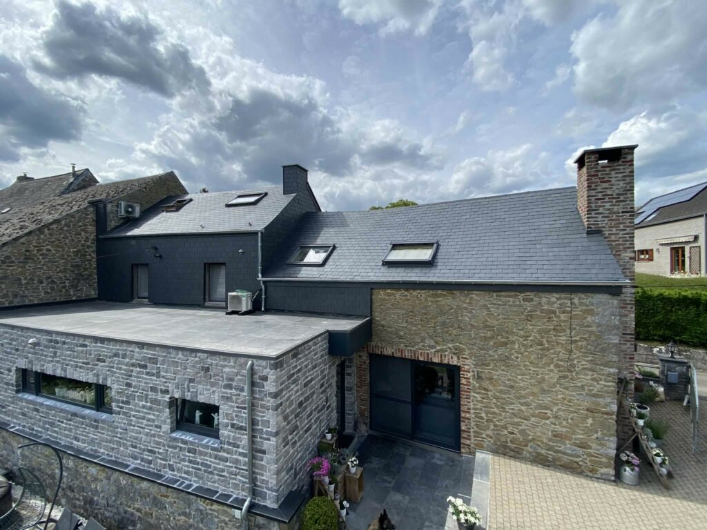 En nu de werken aan de aanbouw voltooid zijn en het dak volledig vervangen is, zijn we supertrots en superblij met onze realisatie 😊.